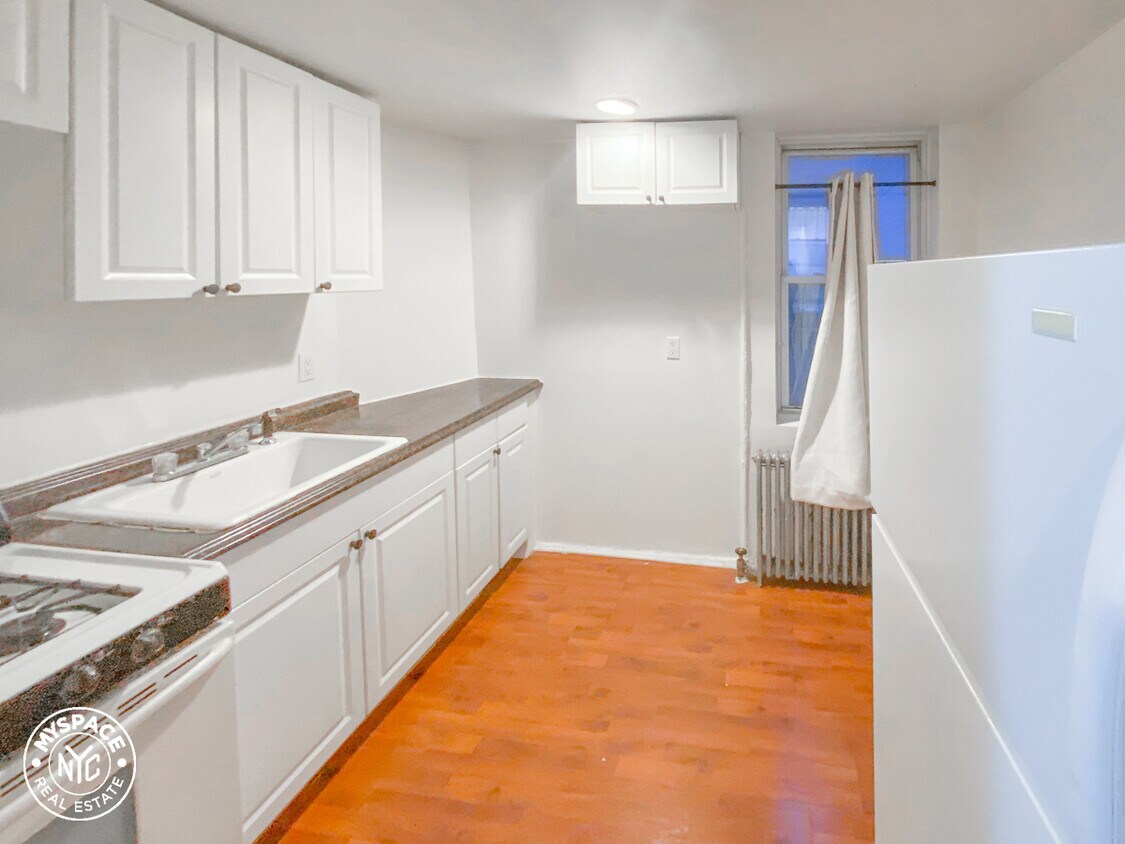Foto principal - 793 Franklin Ave