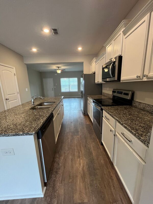 Foto del edificio - 709 Bradburn Village Way