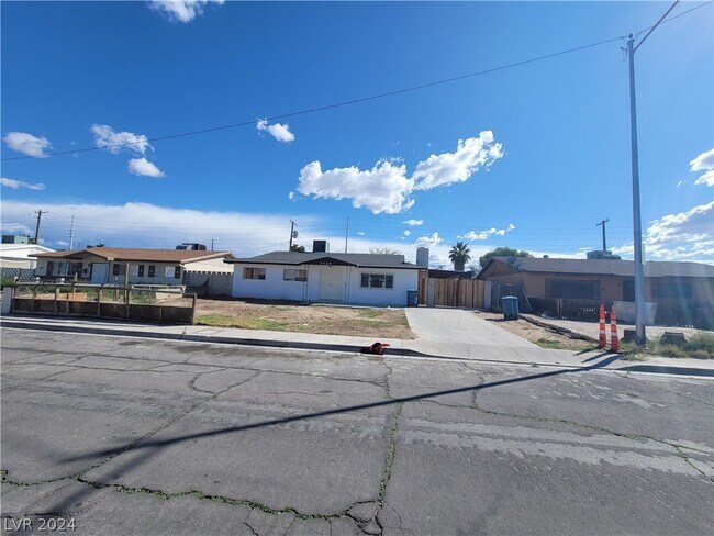 Foto del edificio - 3749 Ponderosa St