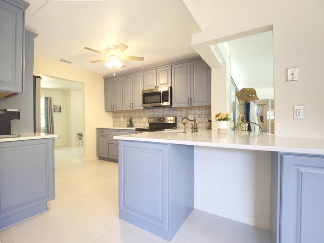 Building Photo - 218 S Sequoia Dr