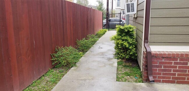 Building Photo - 4409 Hershe St