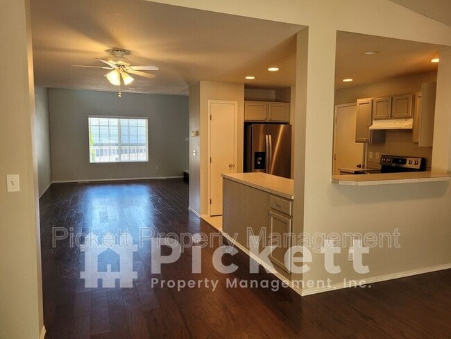 Building Photo - 1114 NE Beaumont Ln