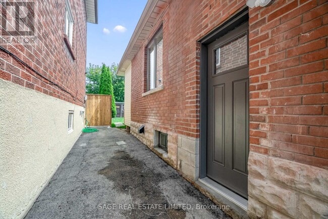 Photo du bâtiment - 25 Chamberlain Ave