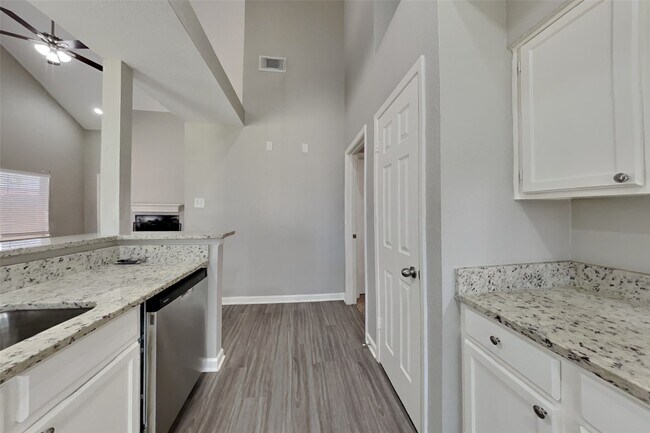 Foto del edificio - 7323 Livery Ln