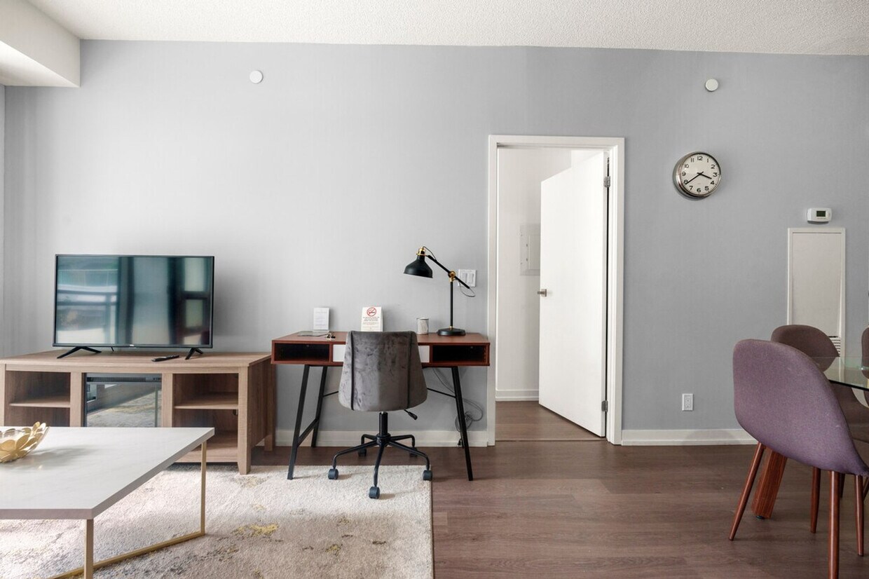 Photo principale - 130 Eglinton Ave E