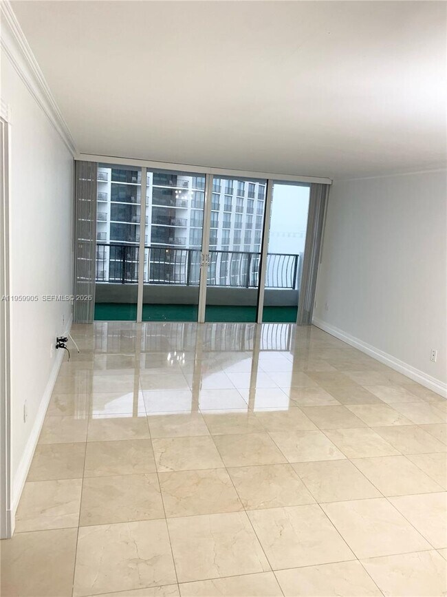 Foto del edificio - 555 NE 15th St