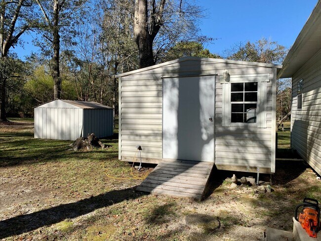 Foto del edificio - 2BR/1BA home available for rent on beautifully wooded lot in Vernon!