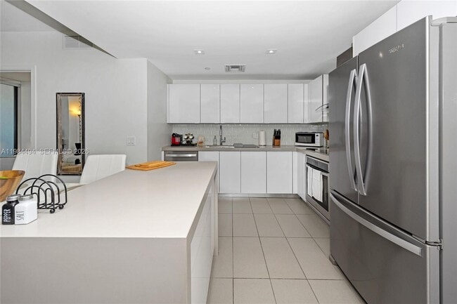 Building Photo - 1600 NE 1st Ave