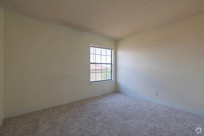 2 BR, 1 BA - 840SF - The Reserve