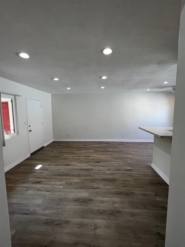 Foto principal - 1700 S Bundy Dr