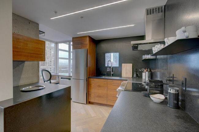 Building Photo - 1251 Melville St