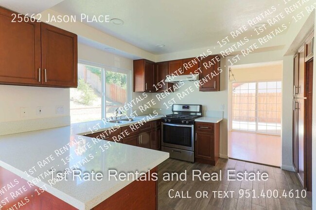 Foto del edificio - Super clean four bedroom!