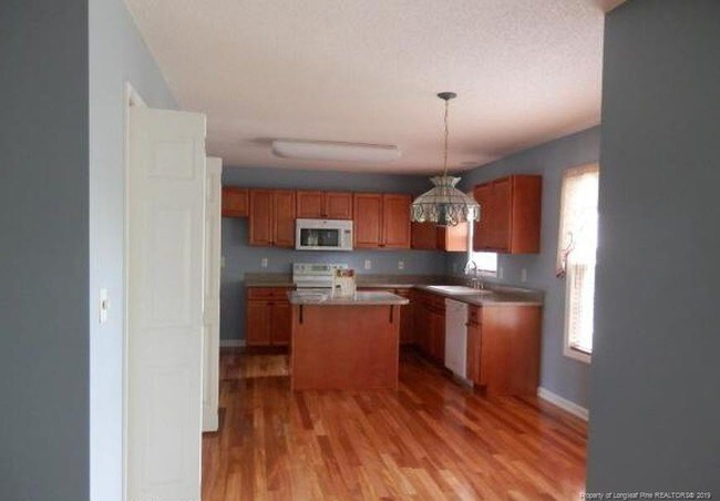 Building Photo - 109 Monarch Ct