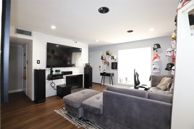 Foto del edificio - 2103 Place Rebecca Ln