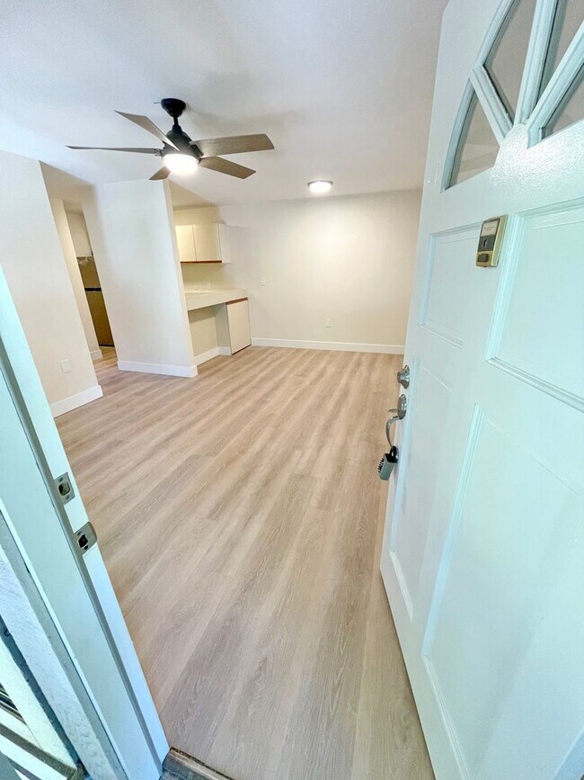 Foto del edificio - ***Reduced rate for the first 6 months!! $2550/month for the first 6 months - $2750/month for the...