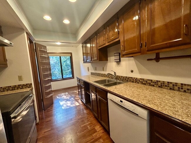 Building Photo - Spacious 2 Bedroom Condo Unit in North Sea...