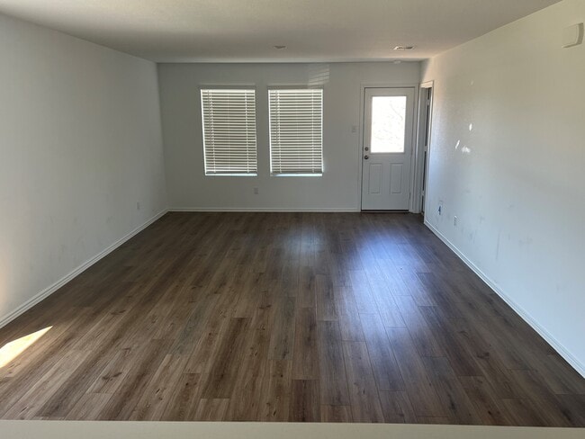 Building Photo - 427 Gabbro Gdns