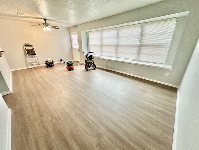 Building Photo - 3860 Laura Leigh Dr