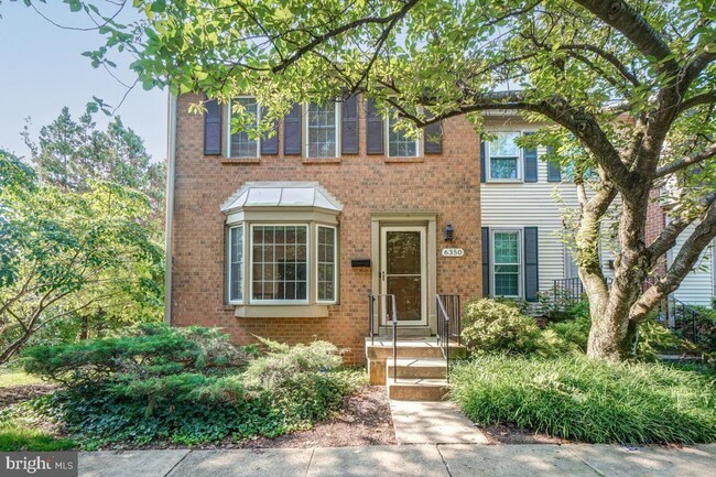 Building Photo - Location, Location, Location in Montrose W...