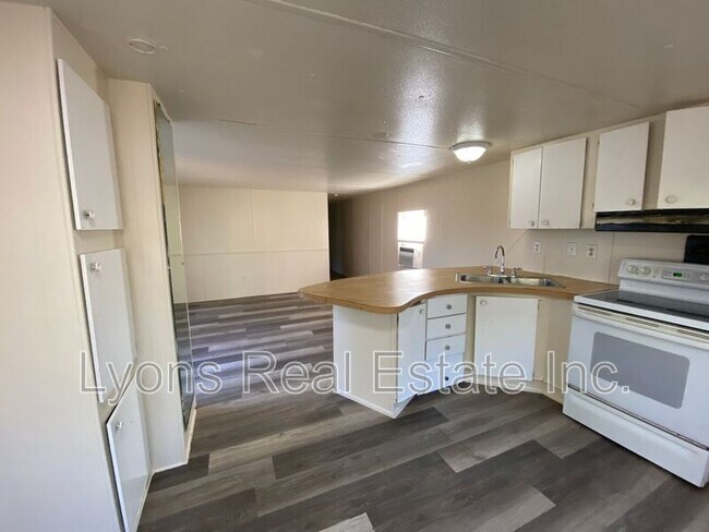 Foto del edificio - 7535 McDaniel Dr