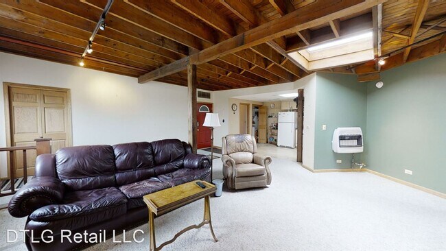 Foto del edificio - 112 E Burlington Ave