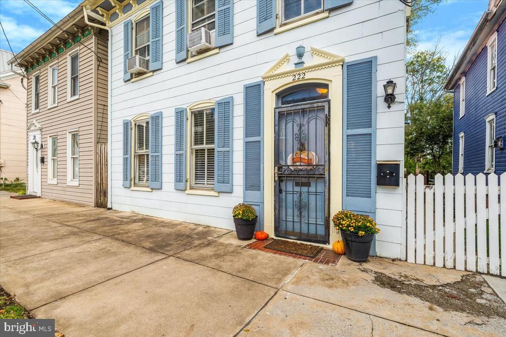 Primary Photo - 222 S Raleigh St