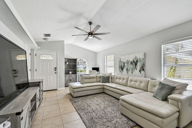 Building Photo - 1763 Montana Ave NE