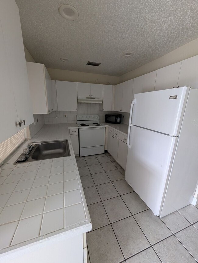 Building Photo - 1382 Birkdale Dr