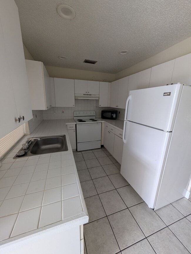 Building Photo - 1382 Birkdale Dr