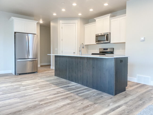 Building Photo - 959 S 650 W