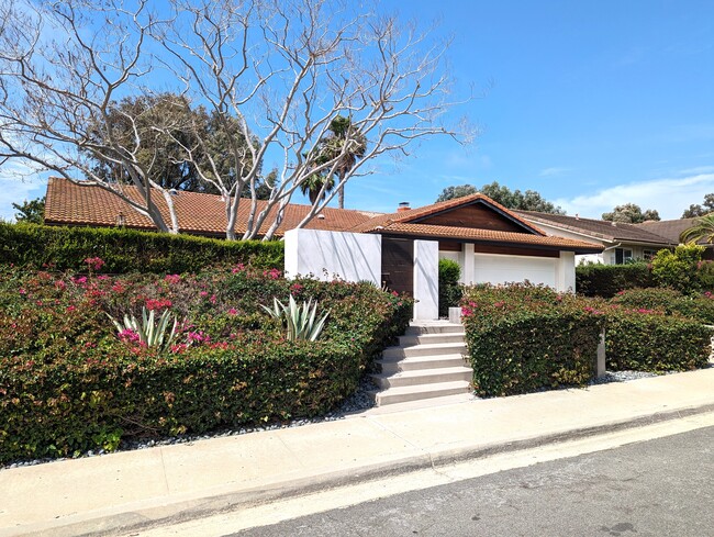 Building Photo - 850 Santa Hidalga