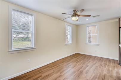 Foto del edificio - "Cozy 1-Bed Oasis in Titusville: Perfect Comfort on Main Street!"