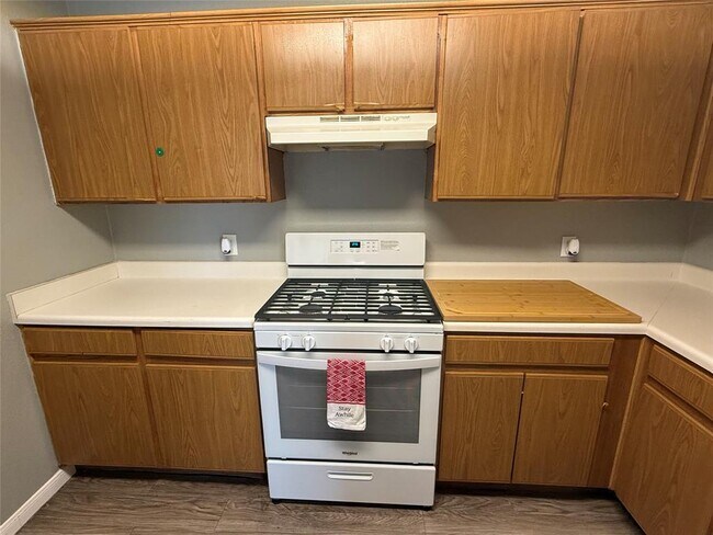 Foto del edificio - 2221 Creekside Ln