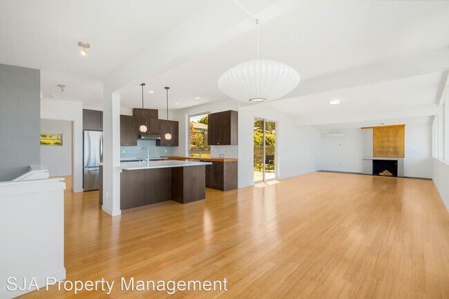 Foto del edificio - 3 br, 3 bath House - 12730 9th Avenue NW