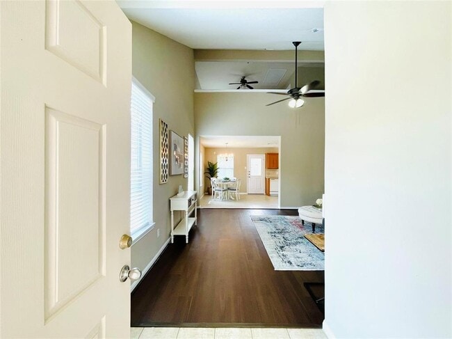 Building Photo - 6330 Applewood Forest Dr