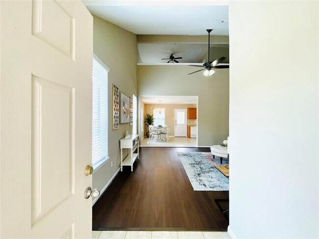 Foto del edificio - 6330 Applewood Forest Dr
