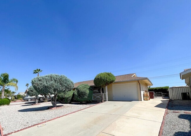 Foto del edificio - Beautiful 55+ home with a Garage in Sun Ci...