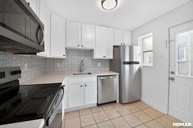 Foto del edificio - Remodeled 2BR/1BA Apartment in Aurora