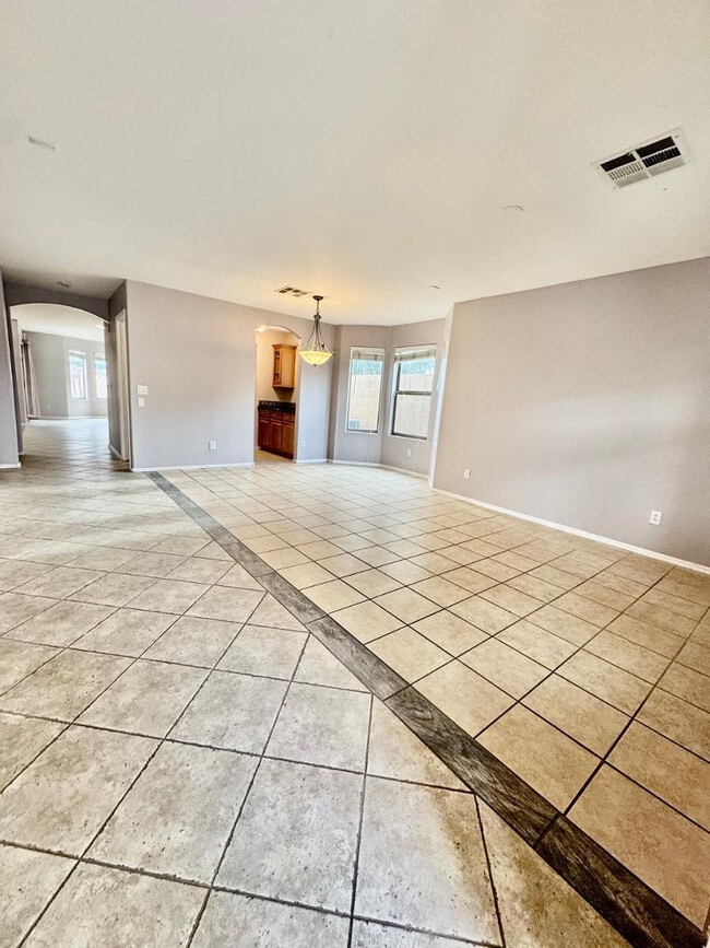 Building Photo - 10502 W Edgemont Dr