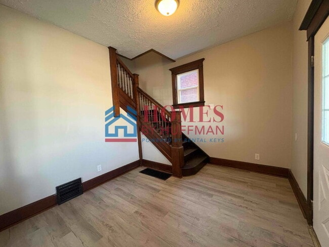 Building Photo - Five Bedroom House | 2 Full Bath | Move In...