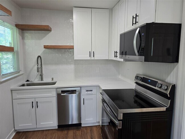 Foto del edificio - 4213 Ramsey Ave