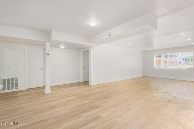 Foto del edificio - 936 W Rio Salado Pkwy