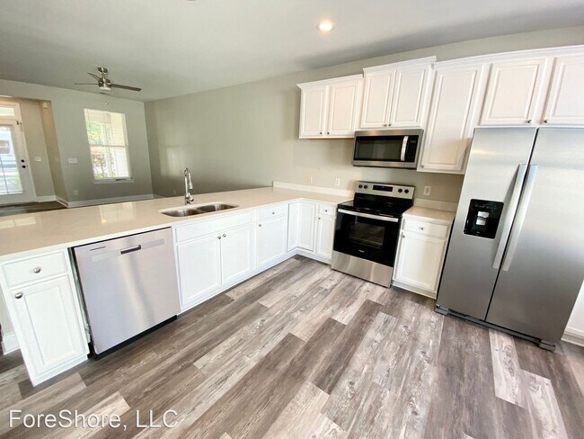 Foto del edificio - 3 br, 2.5 bath House - 55 Eighth Ave.