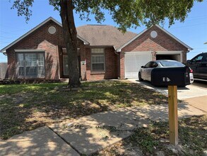 Building Photo - 3670 Lakeaires Ln
