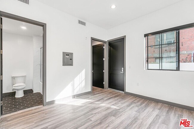 Building Photo - 161 S Normandie Ave