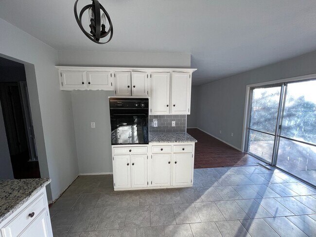 Building Photo - Beautiful home for lease near Hefner & Penn