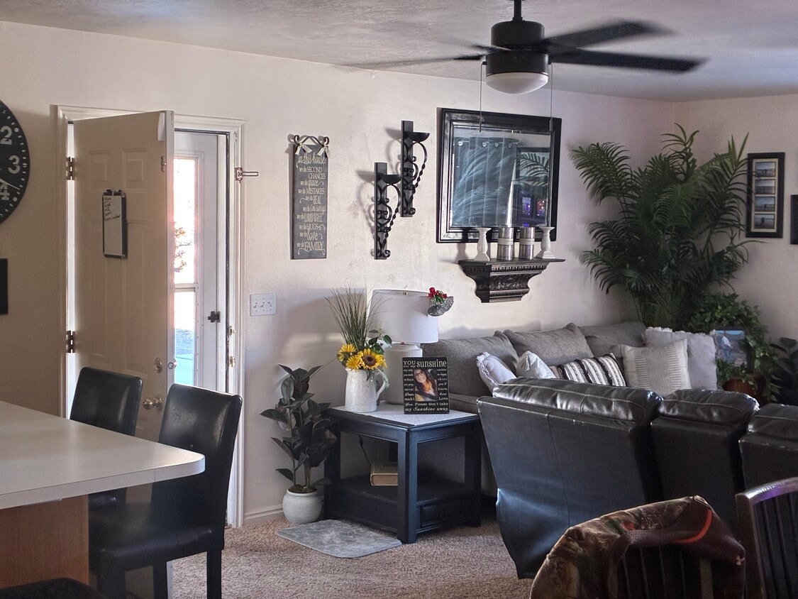 Foto del edificio - 365 W 200 N