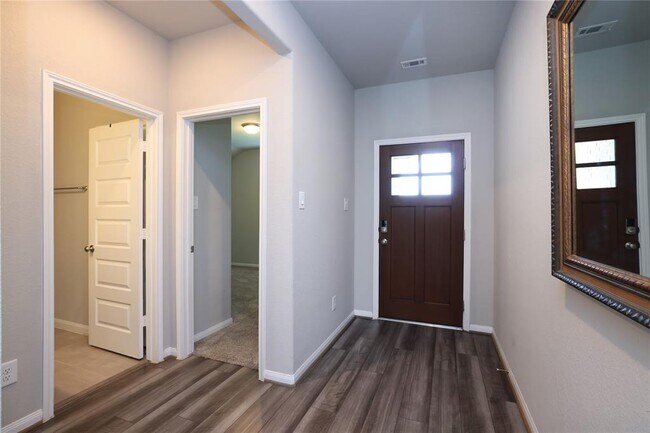 Building Photo - 2127 Cherryvale Dr