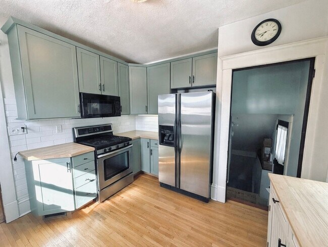 Foto del edificio - Charming 3bed 1.5bath Home in Saint Paul