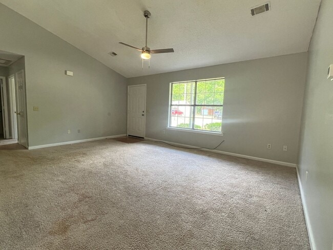 Foto del edificio - AVAILABLE NOVEMBER [SMALL PETS ONLY]